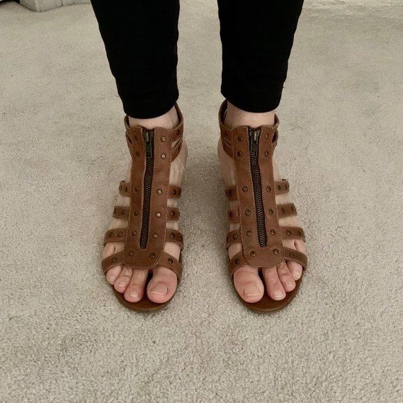 Brown’s Gladiator Leather Sandals (8) - Picture 1 of 3